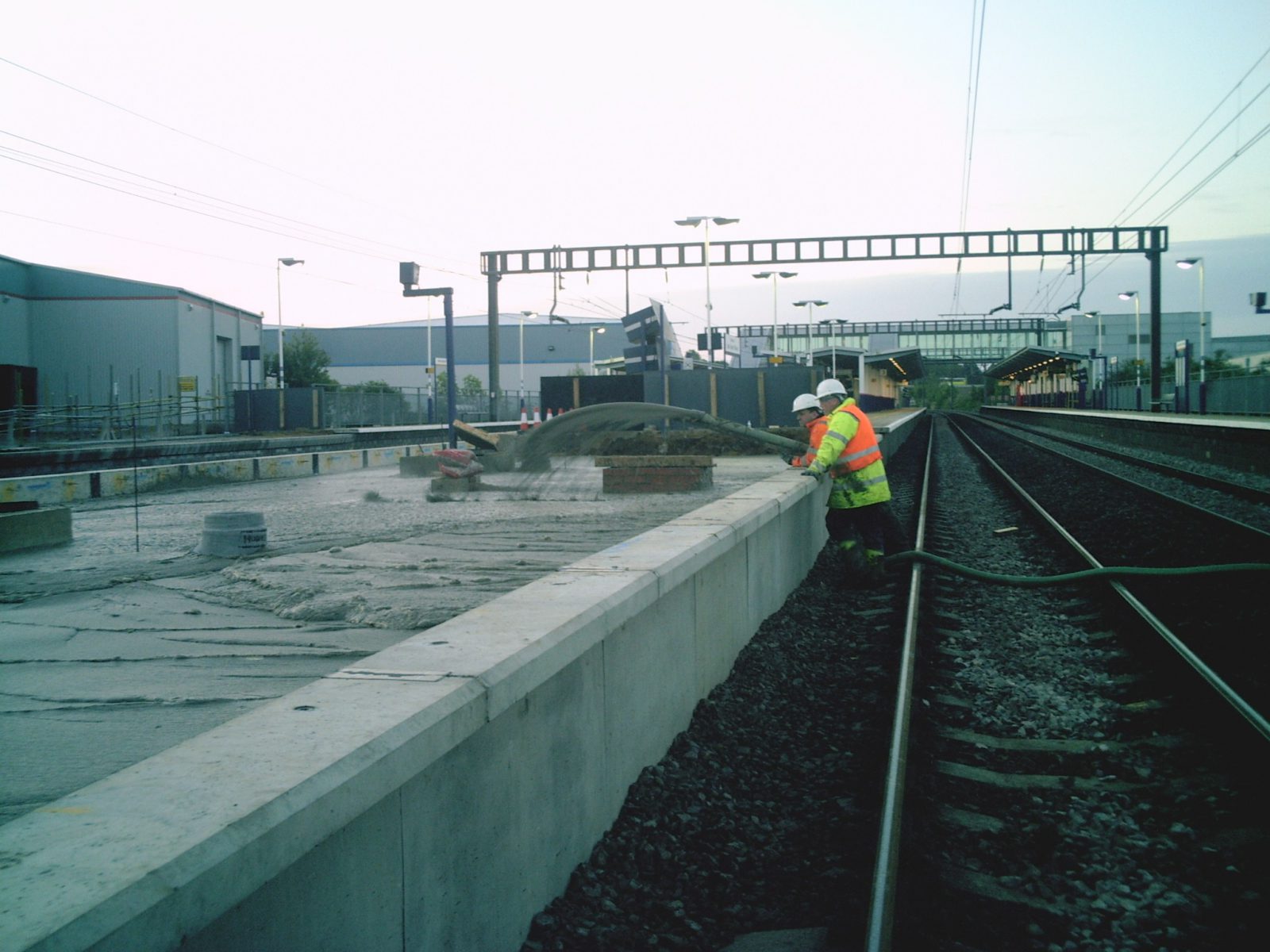 Propump engineering Foamed concrete specialists placing lightweight foamed concrete for rail upgrades and platform extensions